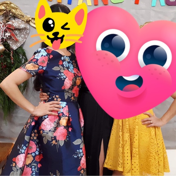 Chi Chi London UK8/US4 Fit and Flare Floral Dress in Beautiful Blue - Picture 8 of 8